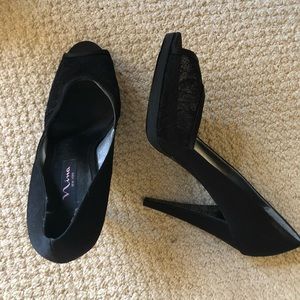 Nina Black Satin and Lace Heels size 10